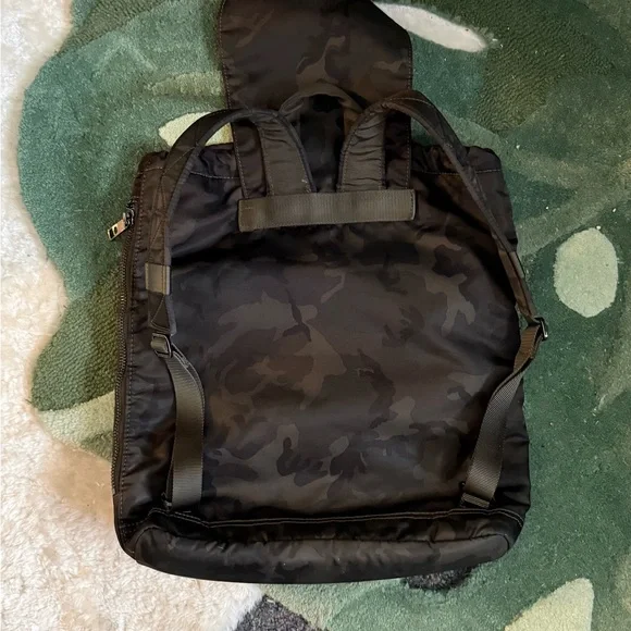 Lululemon Carry Onward Rucksack (12L) Black Camo - Picture 3 of 5